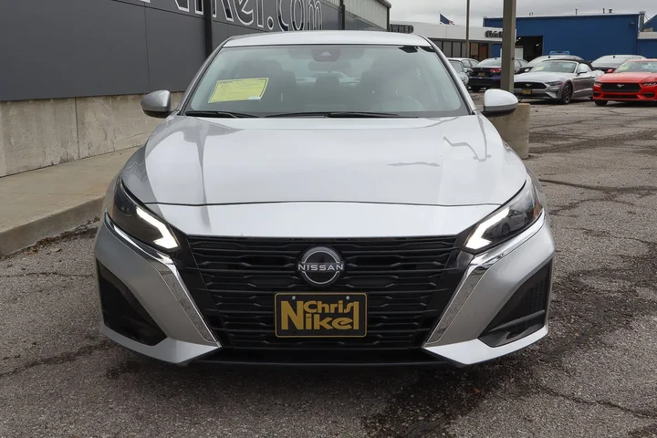 $18888 : 2023 Altima 2.5 SV image 2