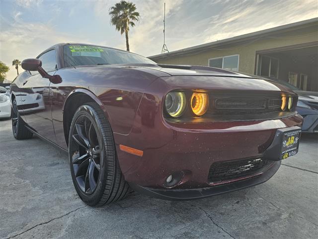 $19995 : 2018 Challenger SXT image 3