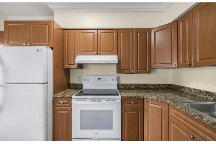 $1950 : 2 Bedroom Apt in Los Angeles image 5