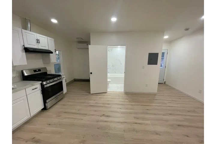 $1100 : Cozy 1-Bedroom and 1-Bathroom image 4