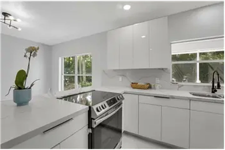 $3800 : Rental property with 3 bedro image 2