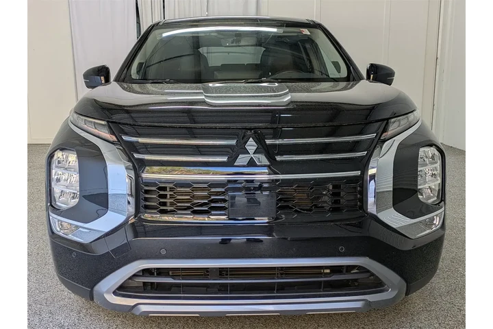 $28797 : Mitsubishi Outlander 2025 SE image 8