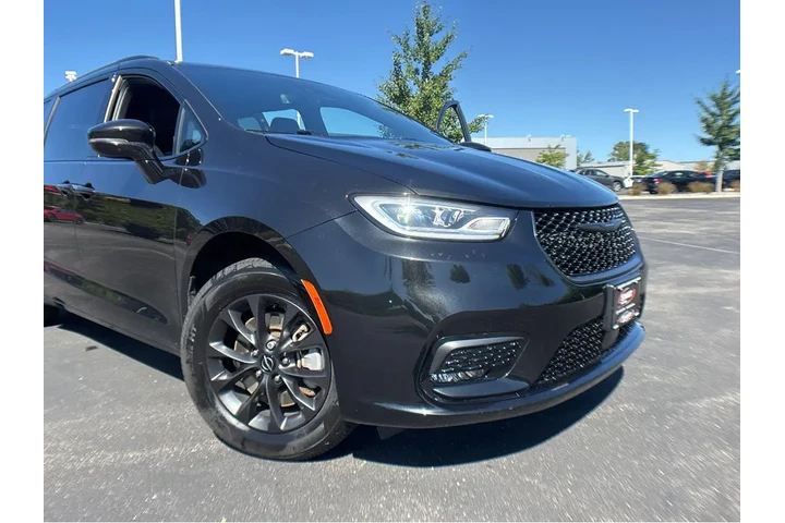 $30000 : 2022 Pacifica Touring L image 7