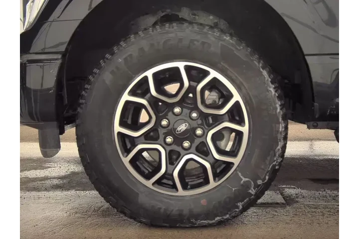 $35999 : Ford F-150 2023 4x4 XLT 4dr image 9