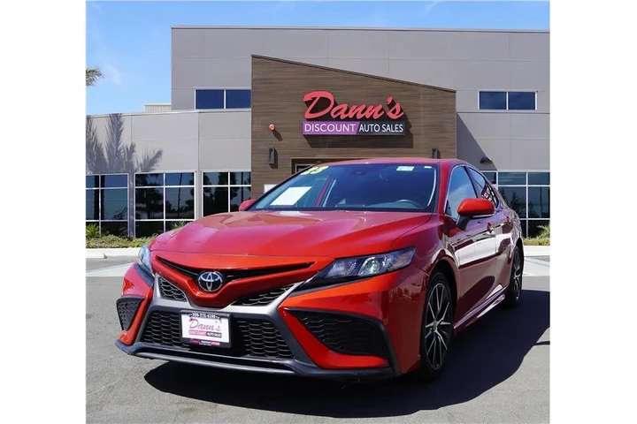 $26984 : 2023 Camry SE Sedan 4D image 1
