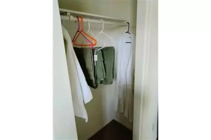 $950 : RENTO DOS CUARTOS AMUEBLADOS image 2