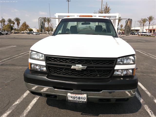 $12000 : 2005 Chevrolet silverado 3500 image 1