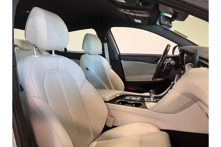 $27442 : Genesis G70 2024 image 10