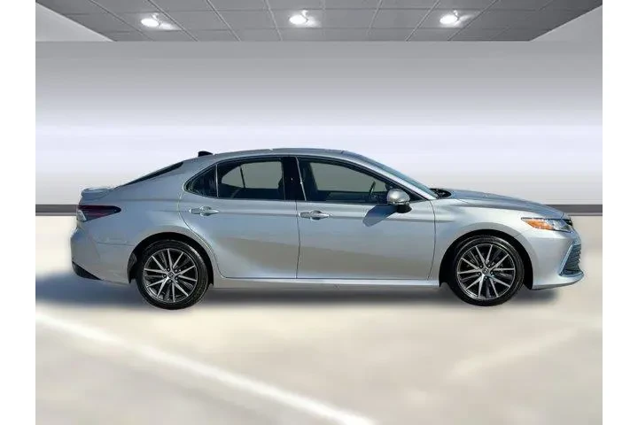 $29898 : Toyota Camry 2023 XLE V6 4dr image 8