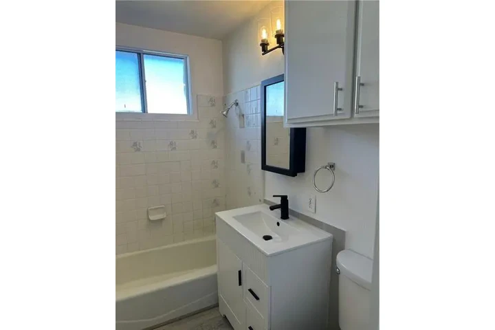 $1200 : Encantadora casa 2 cama image 5