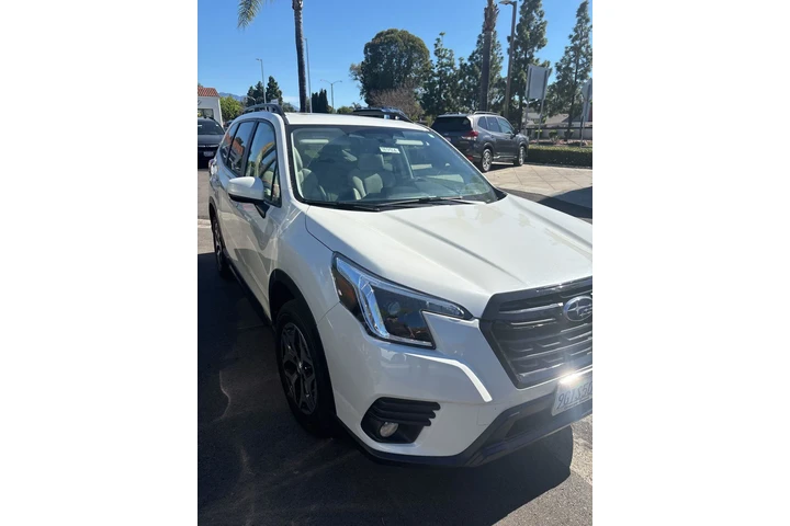 $29948 : Subaru Forester 2023 AWD Pre image 2