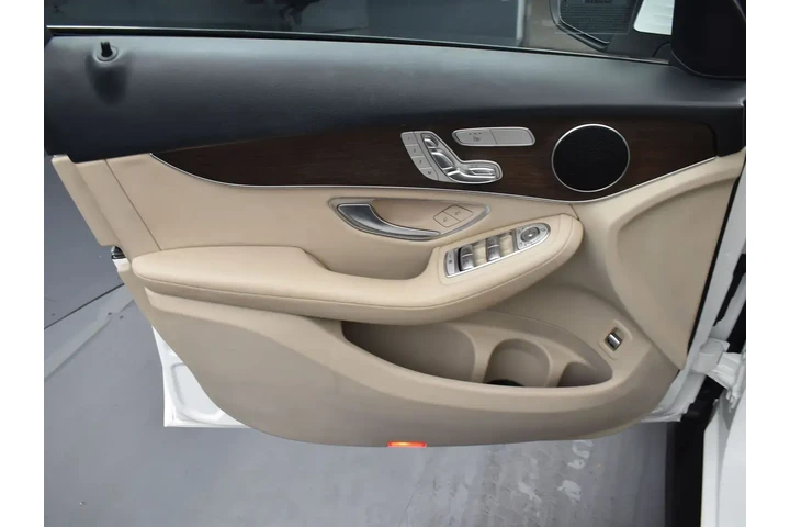 $28226 : Mercedes-Benz GLC 2021 AWD G image 9