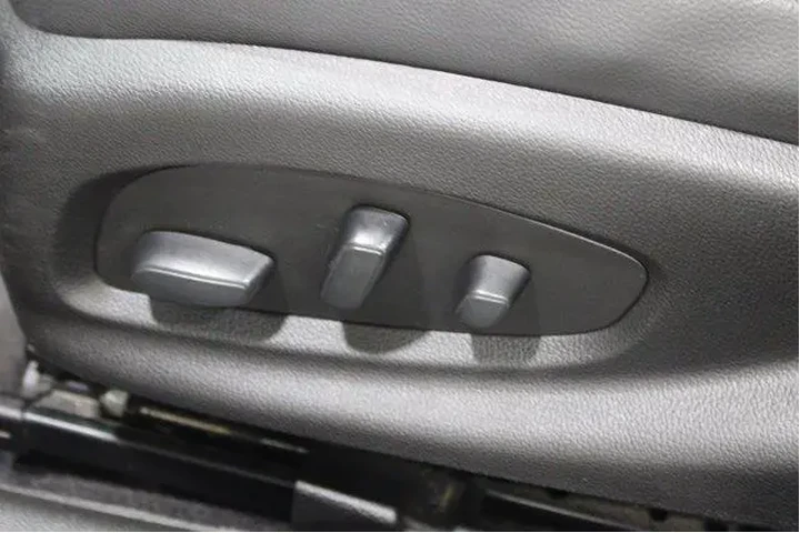 $18982 : Chevrolet Impala 2020 LT 4dr image 5