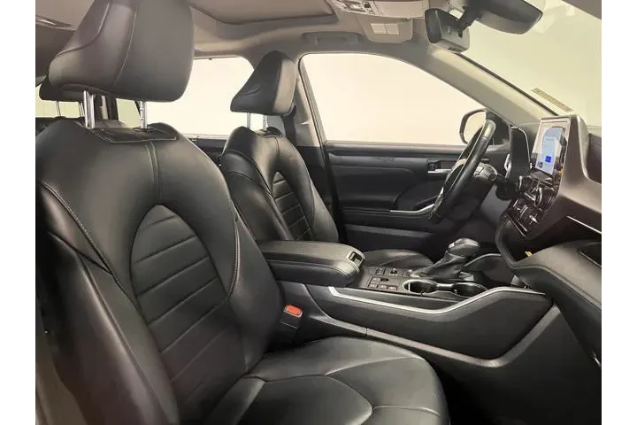 $33989 : Toyota Highlander 2023 AWD X image 10