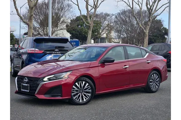 $18900 : Nissan Altima 2024 2.5 SV 4d image 2