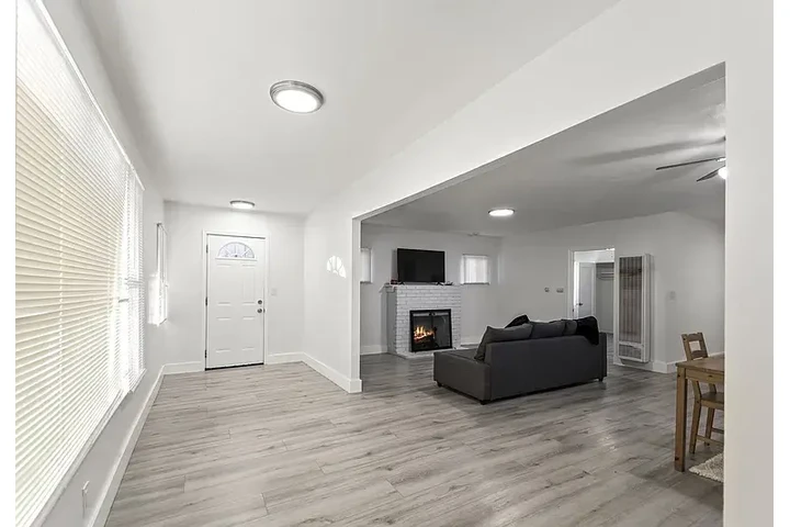 $2000 : HOME FOR RENT IN LOS ANGELES image 5