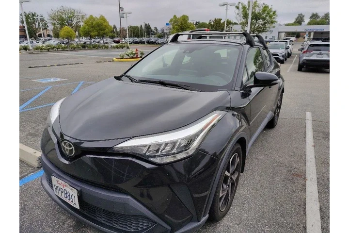 $18722 : Toyota C-HR 2020 XLE 4dr Cro image 1