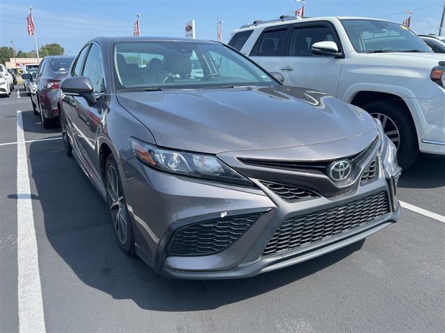 $23390 : PRE-OWNED 2022 TOYOTA CAMRY SE image 2