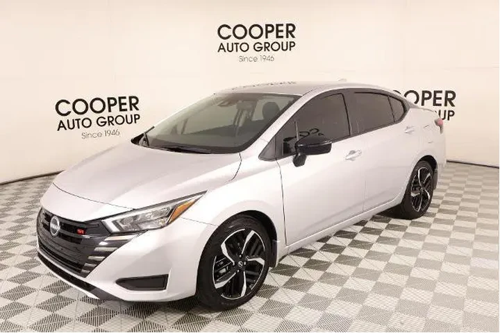 $21053 : Nissan Versa 2025 SR 4dr Sed image 10