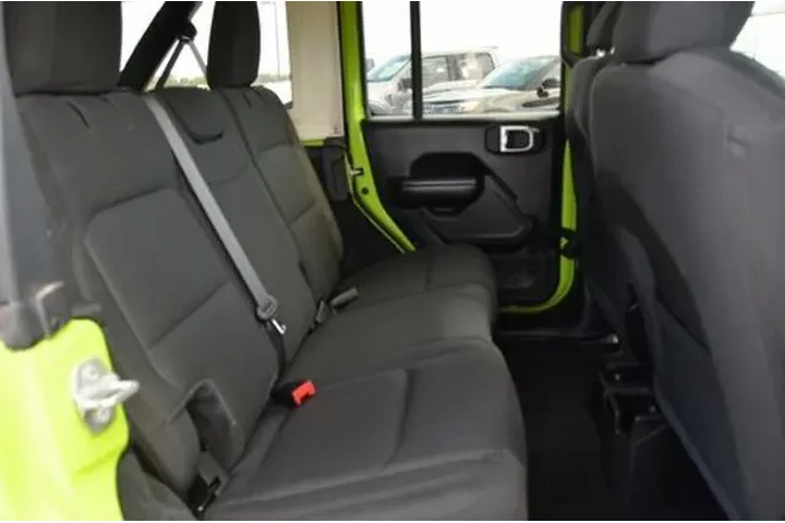 $31850 : Jeep Wrangler Unlimited 2021 image 8