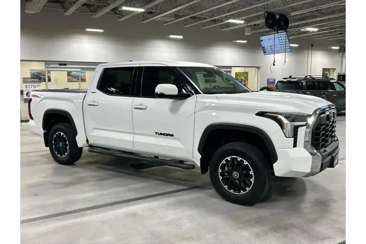 $39945 : Toyota Tundra 2022 4x4 SR5 4 image 7