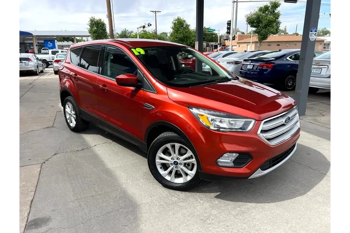 2019 Escape SE 4WD image 3