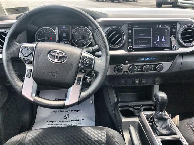 $33000 : PRE-OWNED 2021 TOYOTA TACOMA image 10