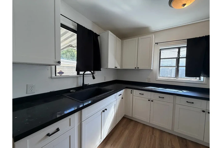 $800 : Beautiful ..San Bernardino, CA image 6