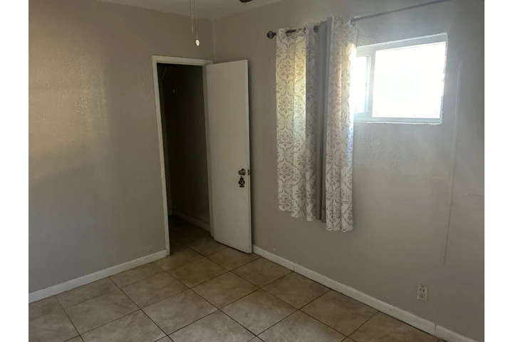 $700 : RENTO CUARTO ACCESIBLE image 5