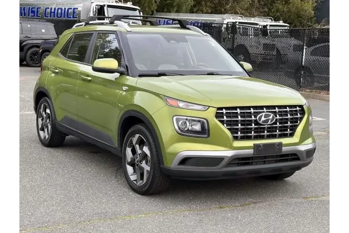 $17999 : Hyundai VENUE 2023 SEL 4dr C image 5
