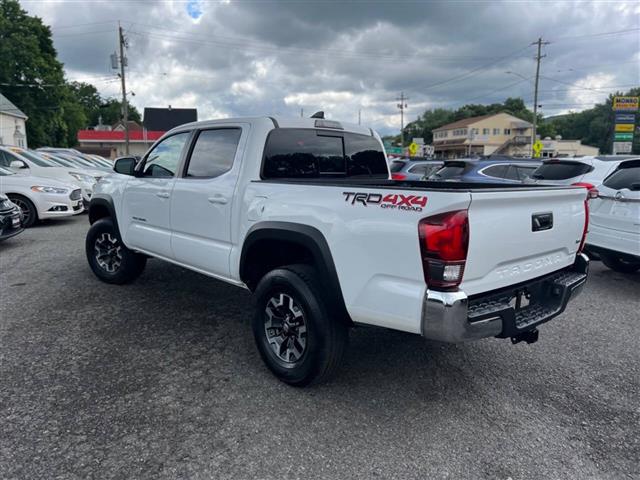 $22990 : 2018 Tacoma image 5