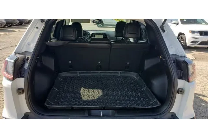 $15900 : Jeep Cherokee 2019 4x4 Limit image 9