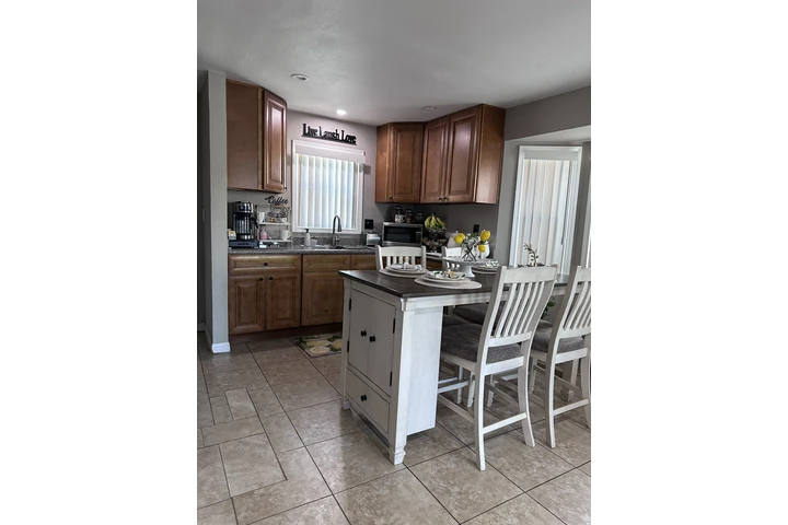 $2900 : 2 bedrooms 1 Bathroom image 6