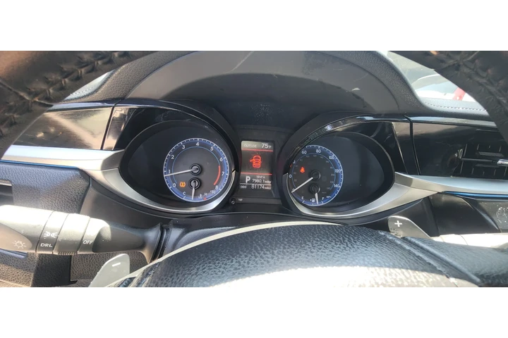 $9000 : Toyota corolla 2015 image 8