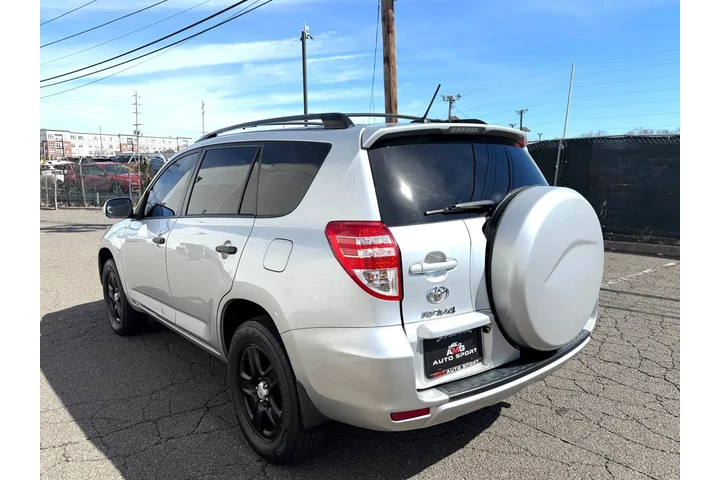 2011 RAV4 FWD 4dr 4-cyl 4-Spd image 4