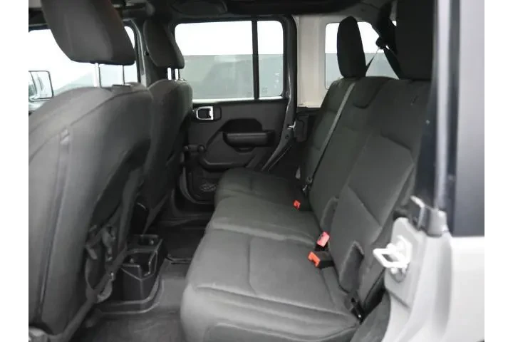 $26115 : Jeep Wrangler Unlimited 2022 image 7