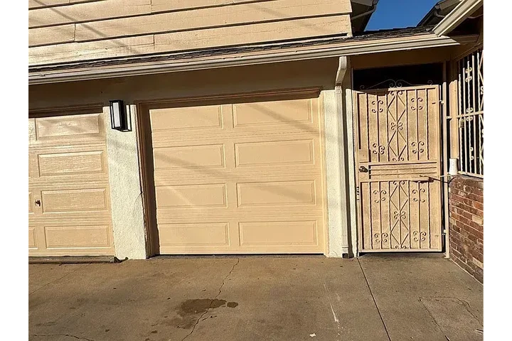 $2895 : Stunning refurbished House image 2