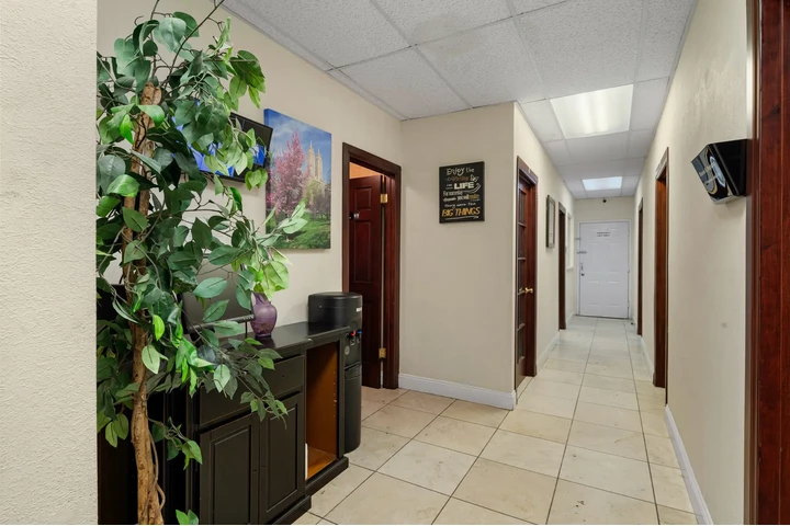 $1500 : Space available for rent. image 3