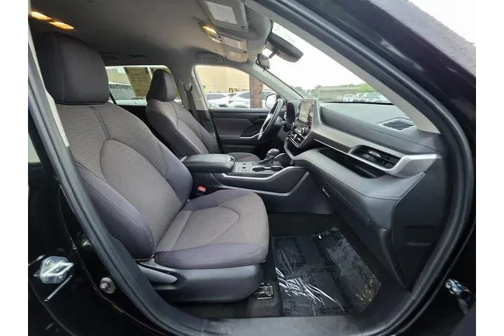 $31500 : Toyota Highlander 2024 LE 4d image 10