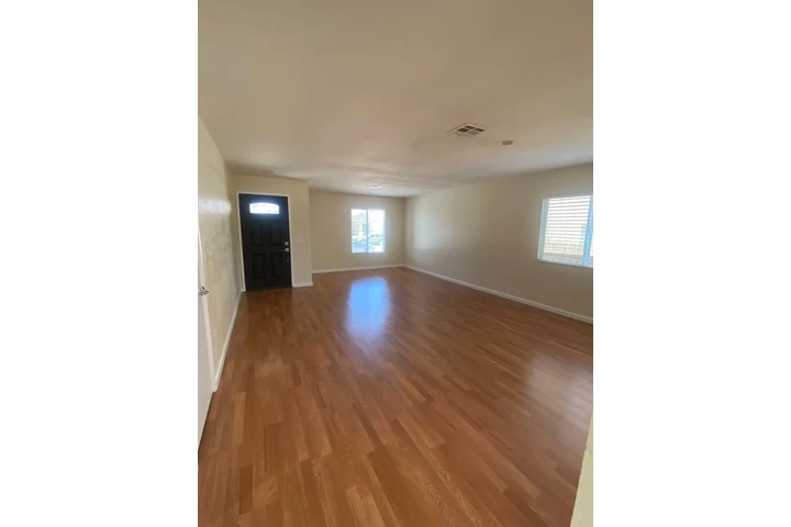 $2900 : 4 recámaras Victorville ca image 2
