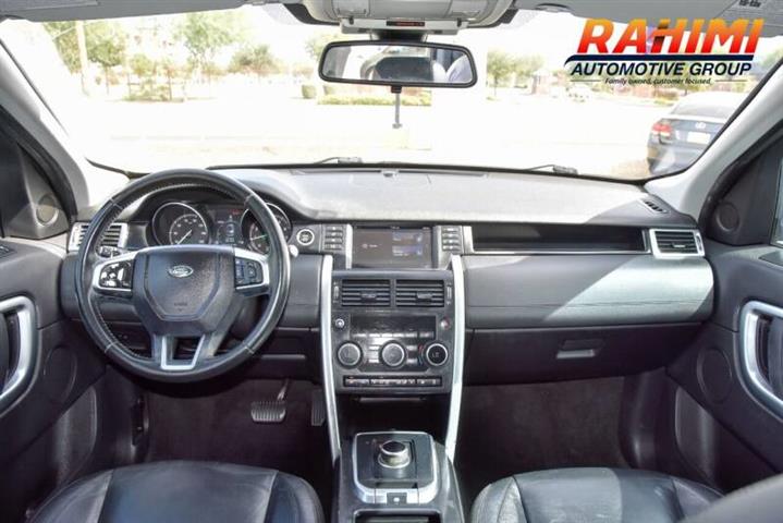$15977 : 2017 Land Rover Discovery Spo image 9