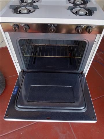 $100 : White gas stove for sale image 1