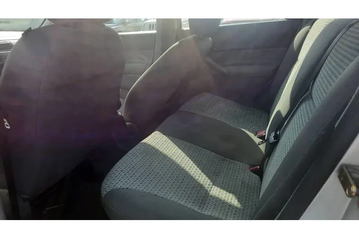 $2995 : 2005 Focus image 4