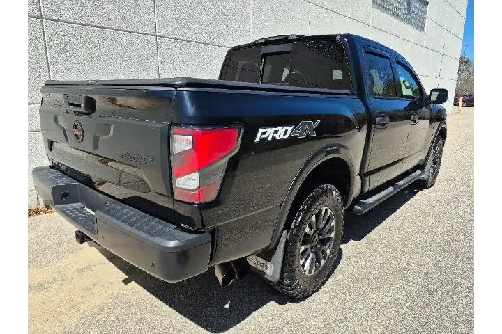 $33790 : Nissan Titan 2021 4x4 SL 4dr image 4