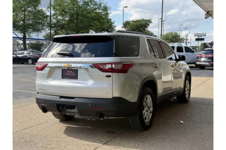 $16999 : 2019 Traverse LT Cloth image 9