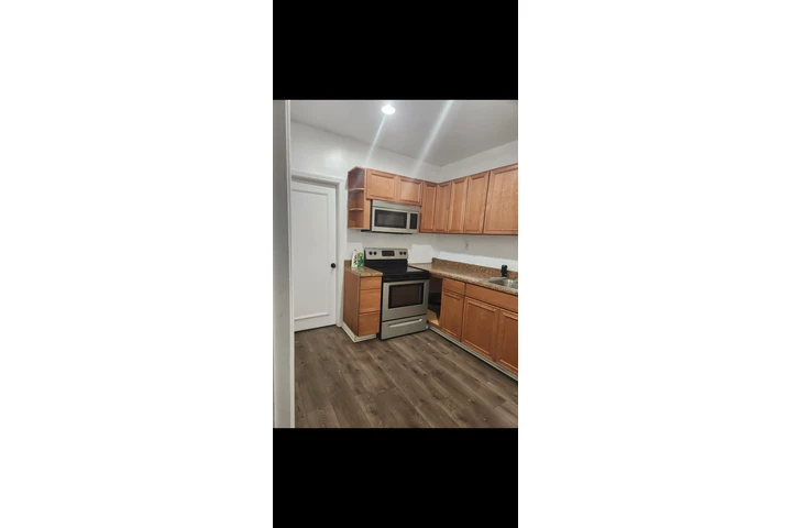 $1900 : One bedroom apartment for rent image 3