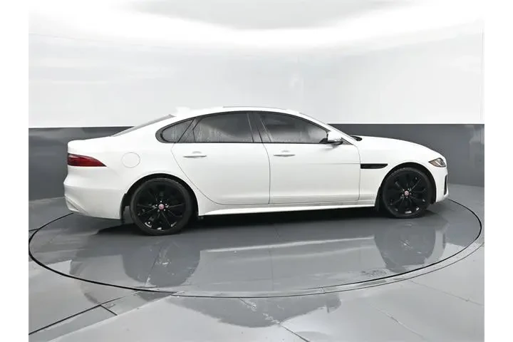$25605 : Jaguar XF 2022 AWD P300 R-Dy image 4