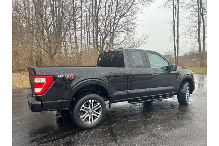 $32315 : Ford F-150 2023 4x4 XLT 4dr image 2