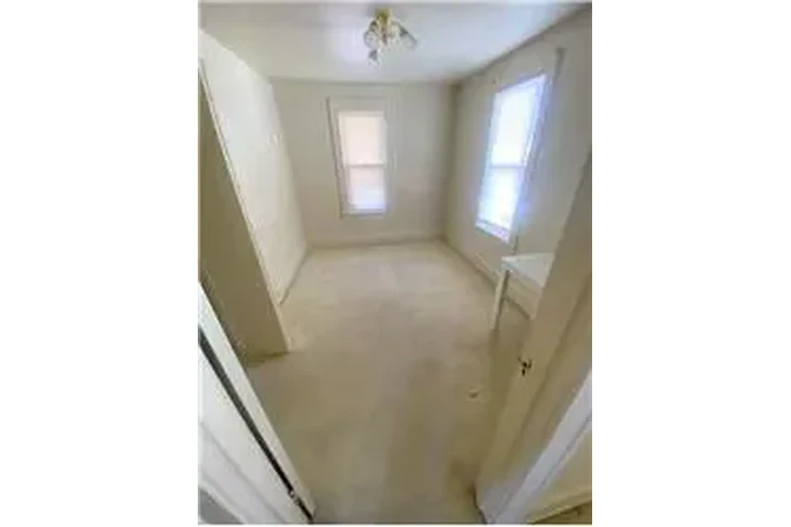 $1250 : Rental property with 3 bedro image 8