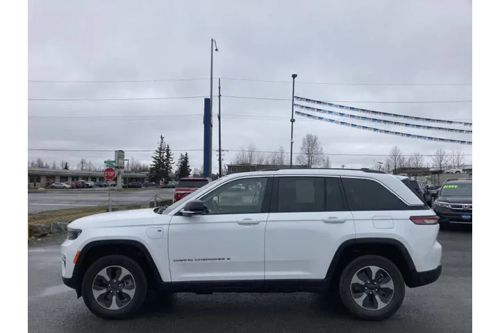 $27999 : 2023 Grand Cherokee 4xe image 9
